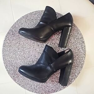 Ladies black -me too heels/boots  size 7